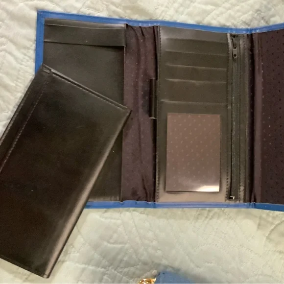 Chic Blue Women's Leather Wallet - Picture 5 of 5